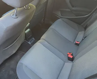 Vermietung Volkswagen Polo. Wirtschaft Fahrzeug zur Miete in Bulgarien ✓ Kaution Einzahlung von 100 EUR ✓ Versicherungsoptionen KFZ-HV, TKV, VKV Plus, VKV Komplett, Diebstahlschutz, Ausland, Junge, Keine Kaution.