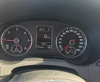 Volkswagen Sharan 2022 zur Miete verfügbar in Burgas, mit Kilometerbegrenzung 200 km/Tag.