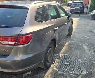Vermietung SEAT Leon ST. Komfort Fahrzeug zur Miete in Bulgarien ✓ Kaution Einzahlung von 100 EUR ✓ Versicherungsoptionen KFZ-HV, TKV, VKV Plus, VKV Komplett, Diebstahlschutz, Ausland, Junge, Keine Kaution.