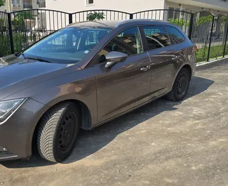 Vermietung SEAT Leon ST. Komfort Fahrzeug zur Miete in Bulgarien ✓ Kaution Einzahlung von 100 EUR ✓ Versicherungsoptionen KFZ-HV, TKV, VKV Plus, VKV Komplett, Diebstahlschutz, Ausland, Junge, Keine Kaution.