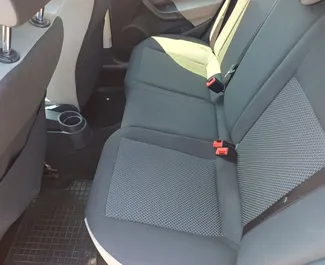 Frontansicht eines Mietwagens SEAT Ibiza SW in Burgas, Bulgarien ✓ Auto Nr.1669. ✓ Schaltgetriebe TM ✓ 0 Bewertungen.
