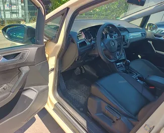 Mietwagen Volkswagen Touran 2018 in Bulgarien, mit Diesel-Kraftstoff und 110 PS ➤ Ab 19 EUR pro Tag.