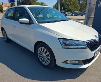 Frontansicht eines Mietwagens Skoda Fabia in Burgas, Bulgarien ✓ Auto Nr.14571. ✓ Automatisch TM ✓ 0 Bewertungen.