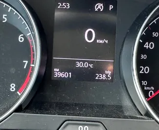 Vermietung Volkswagen Golf Sportsvan. Komfort, Minivan Fahrzeug zur Miete in Bulgarien ✓ Kaution Einzahlung von 100 EUR ✓ Versicherungsoptionen KFZ-HV, TKV, VKV Plus, VKV Komplett, Diebstahlschutz, Ausland, Junge, Keine Kaution.