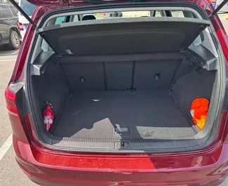 Volkswagen Golf Sportsvan 2021 zur Miete verfügbar in Burgas, mit Kilometerbegrenzung 200 km/Tag.