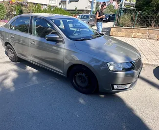 Skoda Rapid 2018 zur Miete verfügbar in Burgas, mit Kilometerbegrenzung 200 km/Tag.
