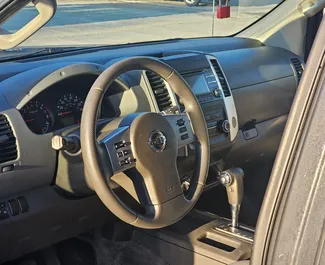 Benzin 4,0L Motor von Nissan X-Terra 2015 zur Miete in Kutaisi.