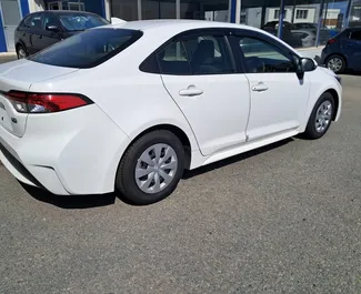 Vermietung Toyota Corolla Sedan. Wirtschaft, Komfort Fahrzeug zur Miete auf Zypern ✓ Kaution Einzahlung von 450 EUR ✓ Versicherungsoptionen KFZ-HV, TKV.