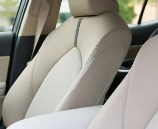 Mietwagen Toyota Camry 2024 in VAE, mit Benzin-Kraftstoff und 180 PS ➤ Ab 114 AED pro Tag.