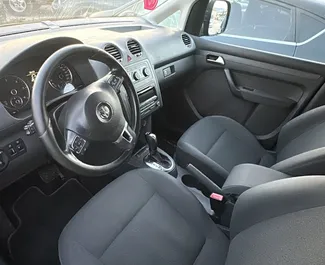 Vermietung Volkswagen Caddy Maxi. Komfort, Minivan Fahrzeug zur Miete in Albanien ✓ Kaution Keine Kaution ✓ Versicherungsoptionen TKV, VKV Plus, VKV Komplett, Diebstahlschutz, Ausland, Keine Kaution.