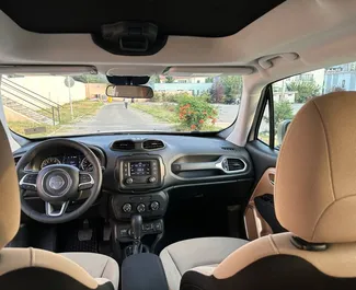 Vermietung Jeep Renegade. Wirtschaft, Komfort, Crossover Fahrzeug zur Miete in Georgien ✓ Kaution Keine Kaution ✓ Versicherungsoptionen KFZ-HV.