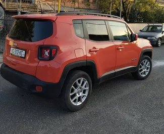 Benzin 2,4L Motor von Jeep Renegade 2021 zur Miete in Kutaisi.