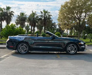 Benzin 2,3L Motor von Ford Mustang Cabrio 2019 zur Miete in Batumi.