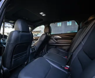 Innenraum von Mazda CX-9 zur Miete in Georgien. Ein großartiges 7-Sitzer Fahrzeug mit Automatisch Getriebe.