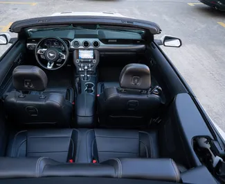 Ford Mustang Cabrio 2019 zur Miete verfügbar in Batumi, mit Kilometerbegrenzung 200 km/Tag.