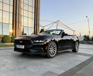 Mietwagen Ford Mustang Cabrio 2025 in Georgien, mit Benzin-Kraftstoff und 320 PS ➤ Ab 330 GEL pro Tag.