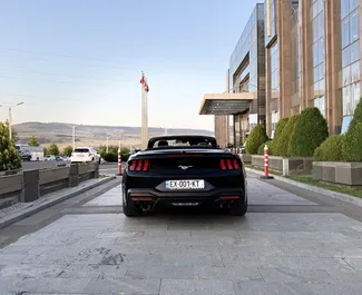 Ford Mustang Cabrio 2025 zur Miete verfügbar in Tiflis, mit Kilometerbegrenzung 200 km/Tag.