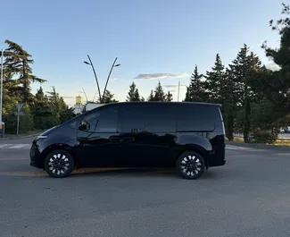Vermietung Hyundai Staria. Komfort, Minivan Fahrzeug zur Miete in Georgien ✓ Kaution Einzahlung von 500 GEL ✓ Versicherungsoptionen KFZ-HV.
