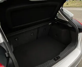 Ford Focus 2018 mit Antriebssystem Frontantrieb, verfügbar in Tiflis.