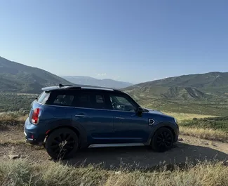 Benzin 2,0L Motor von Mini Countryman Cooper S 2020 zur Miete in Tiflis.