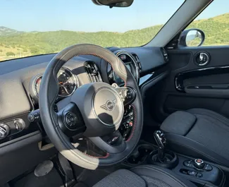 Mini Countryman Cooper S 2020 mit Antriebssystem Frontantrieb, verfügbar in Tiflis.