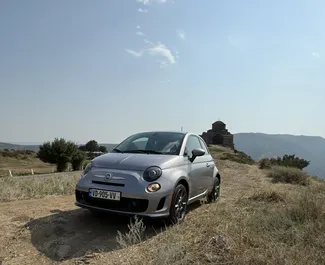 Frontansicht eines Mietwagens Fiat 500 in Tiflis, Georgien ✓ Auto Nr.14441. ✓ Automatisch TM ✓ 0 Bewertungen.