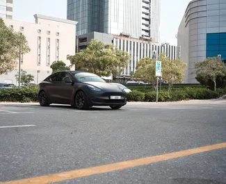 Mietwagen Tesla Model Y – Long Range 2023 in VAE, mit Elektrizität-Kraftstoff und 360 PS ➤ Ab 336 AED pro Tag.