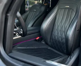 Benzin 4,4L Motor von Mercedes-Benz G63 AMG 2023 zur Miete in Dubai.