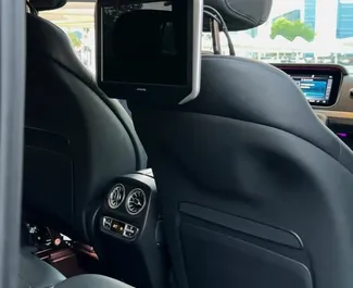 Mercedes-Benz G63 AMG 2023 zur Miete verfügbar in Dubai, mit Kilometerbegrenzung 250 km/Tag.