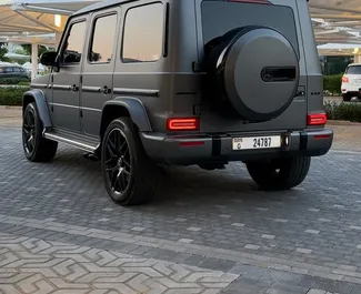 Innenraum von Mercedes-Benz G63 AMG zur Miete in VAE. Ein großartiges 5-Sitzer Fahrzeug mit Automatisch Getriebe.