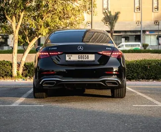 Benzin 2,0L Motor von Mercedes-Benz C200 2024 zur Miete in Dubai.