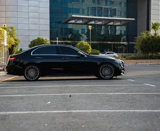 Vermietung Mercedes-Benz C200. Komfort, Premium Fahrzeug zur Miete in VAE ✓ Kaution Keine Kaution ✓ Versicherungsoptionen KFZ-HV.