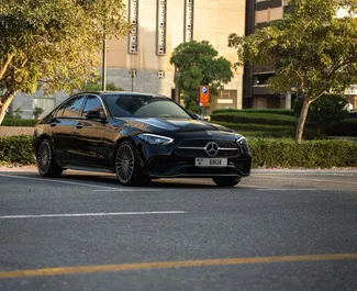 Mercedes-Benz C200 2024 mit Antriebssystem Heckantrieb, verfügbar in Dubai.