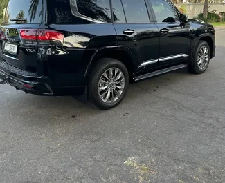 Benzin 3,5L Motor von Toyota Land Cruiser 300 2024 zur Miete in Dubai.