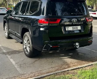 Toyota Land Cruiser 300 2024 mit Antriebssystem Allradantrieb, verfügbar in Dubai.