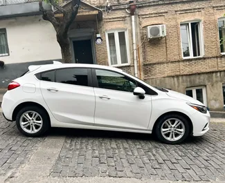 Vermietung Chevrolet Cruze. Komfort Fahrzeug zur Miete in Georgien ✓ Kaution Keine Kaution ✓ Versicherungsoptionen KFZ-HV, TKV, VKV Plus, VKV Komplett, Insassen, Diebstahlschutz.
