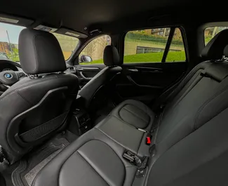 BMW X1 2019 mit Antriebssystem Frontantrieb, verfügbar in Tiflis.