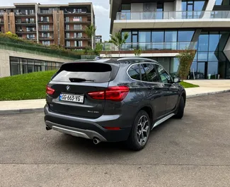 Benzin 2,0L Motor von BMW X1 2019 zur Miete in Tiflis.