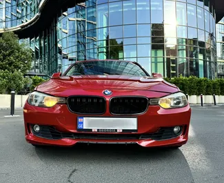 Frontansicht eines Mietwagens BMW 328i Xdrive Performance in Tiflis, Georgien ✓ Auto Nr.14533. ✓ Automatisch TM ✓ 0 Bewertungen.