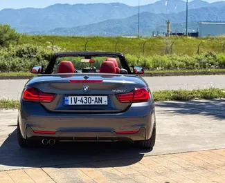 BMW 430i Cabrio 2019 mit Antriebssystem Heckantrieb, verfügbar in Tiflis.