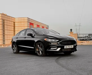 Frontansicht eines Mietwagens Ford Fusion Sedan in Tiflis, Georgien ✓ Auto Nr.14555. ✓ Automatisch TM ✓ 0 Bewertungen.