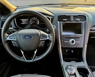 Ford Fusion Sedan 2018 mit Antriebssystem Allradantrieb, verfügbar in Tiflis.