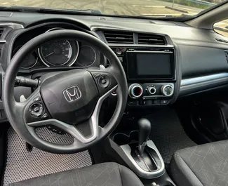 Honda Fit 2015 zur Miete verfügbar in Tiflis, mit Kilometerbegrenzung unbegrenzte.