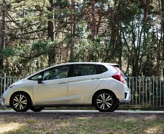 Mietwagen Honda Fit 2015 in Georgien, mit Benzin-Kraftstoff und 130 PS ➤ Ab 75 GEL pro Tag.