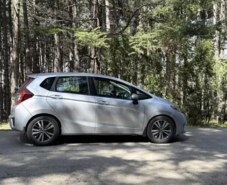 Benzin 1,5L Motor von Honda Fit 2015 zur Miete in Tiflis.