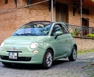 Frontansicht eines Mietwagens Fiat 500 Cabrio in Tiflis, Georgien ✓ Auto Nr.14551. ✓ Automatisch TM ✓ 0 Bewertungen.