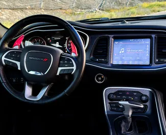 Dodge Challenger 2017 zur Miete verfügbar in Tiflis, mit Kilometerbegrenzung unbegrenzte.