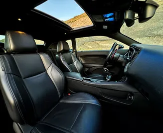 Dodge Challenger 2017 mit Antriebssystem Allradantrieb, verfügbar in Tiflis.