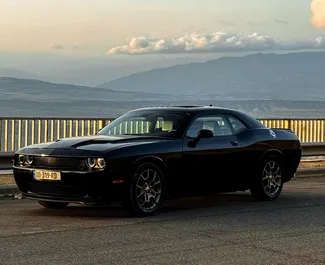 Frontansicht eines Mietwagens Dodge Challenger in Tiflis, Georgien ✓ Auto Nr.14549. ✓ Automatisch TM ✓ 0 Bewertungen.