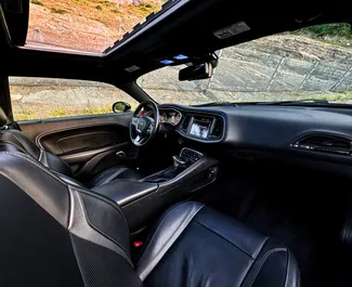 Vermietung Dodge Challenger. Premium, Luxus Fahrzeug zur Miete in Georgien ✓ Kaution Einzahlung von 540 GEL ✓ Versicherungsoptionen KFZ-HV, VKV Plus, VKV Komplett, Insassen, Diebstahlschutz.